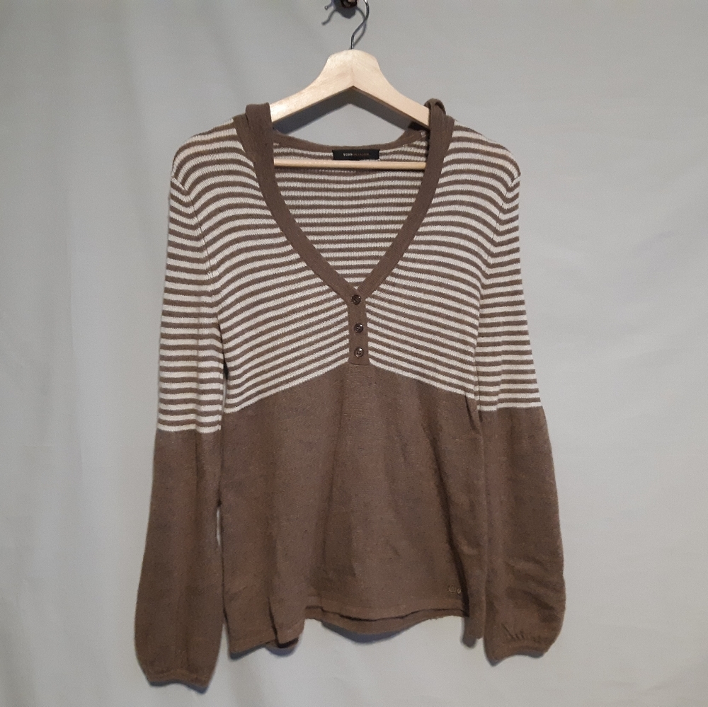 BCBGMAXAZRIA | Light Hooded v-neck sweater